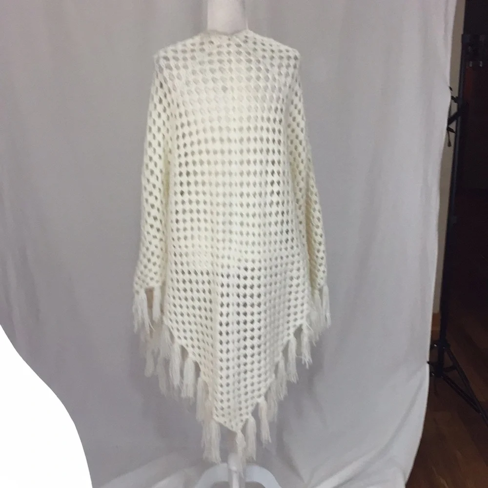 Vintage Handmade Crocheted White Shawl w/ Fringe - Picture 5 of 12